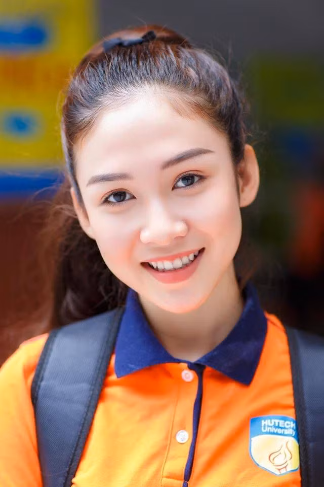 Trước khi đạt được danh hiệu trên, hot girl Phú Yên từng tham dự nhiều cuộc thi khác như top 5 Miss MUCE Open - Miss áo dài 2017, top 8 Hoa khôi Nguyên Tiêu 2019...