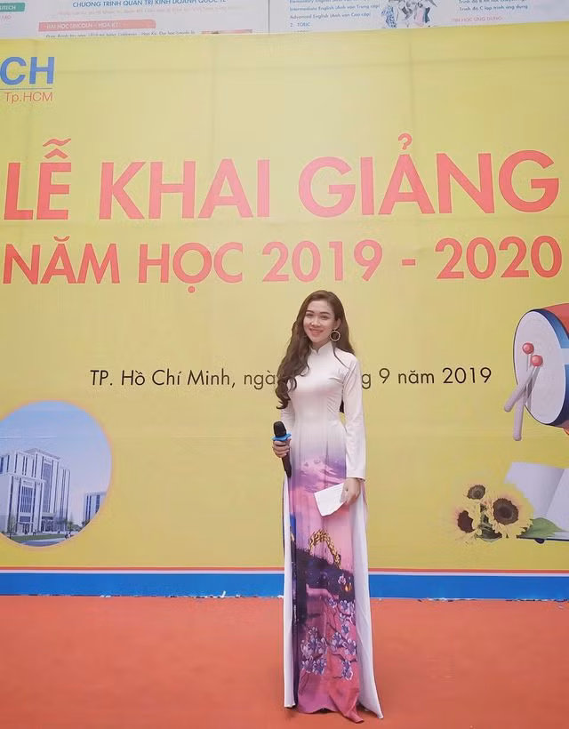Không chỉ sở hữu nhan sắc cực phẩm, hot girl 10x cũng có thành tích học tập đáng nể khi từng giành giải Nhì Giải toán nhanh bằng máy tính cấp tỉnh, giải Ba học sinh giỏi Ngữ Văn cấp tỉnh.