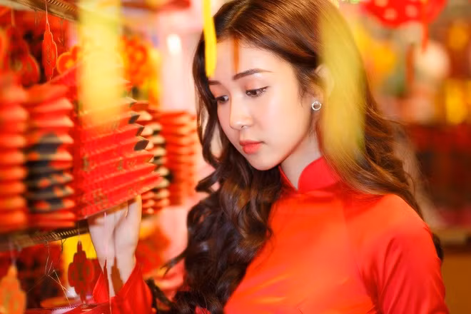 Sớm tự lập, Mỹ Chi không còn phụ thuộc kinh tế vào bố mẹ. Nữ MC truyền hình thừa nhận bản thân may mắn hơn người khác nhờ lợi thế ngoại hình cùng nhiều năng khiếu nên sẽ tận dụng để làm hành trang cho cuộc sống sau này.