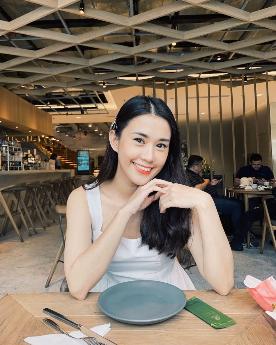 Thời gian gần đây, Ngọc Thảo bị nhiều người hâm mộ "ném đá" khi thường xuyên khoe khoang, sân si trên mạng xã hội. Trước đó, hot girl Sài Thành từng có 2 mối tình khá ồn ào với rapper Andree và thiếu gia Tuấn Hải.