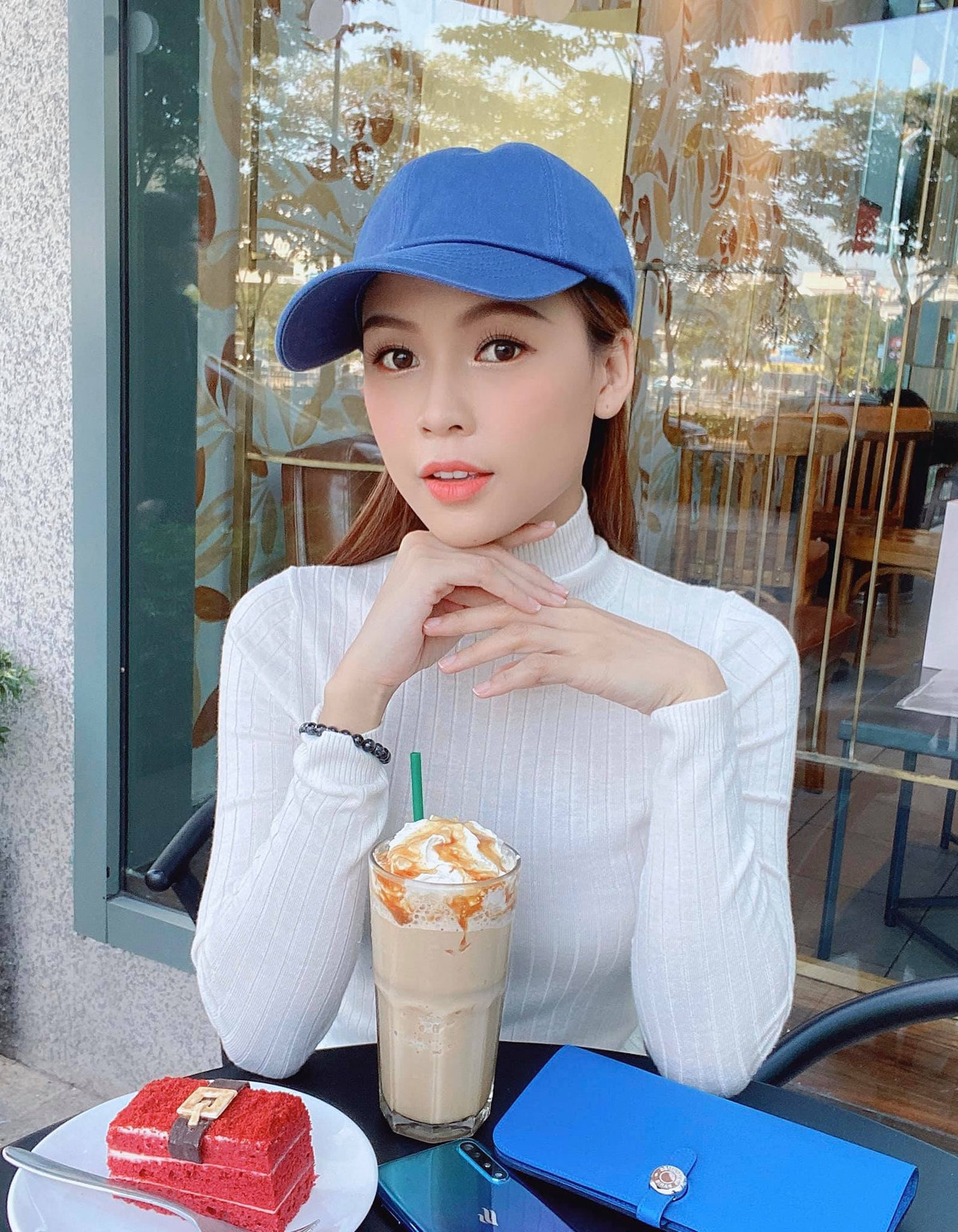 Sam (tên thật là Nguyễn Hà My) là một trong số ít những hot girl đời đầu vẫn còn chăm chỉ hoạt động nghệ thuật. Cũng như Ngọc Thảo, Sam được chú ý sau cuộc thi Ngôi sao thời trang năm 2009. Sau đó, cô chăm chỉ đi làm mẫu ảnh cho các tạp chí.