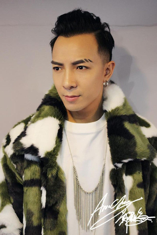 Trịnh Kiến Bằng và Ngôn Chân là cặp đôi Tik Tok nổi tiếng nhất hiện tại với lượng follow lên tới hơn 39 triệu. Được biết, nam chính làm ca sĩ tự do còn nữ chính là một người mẫu sở hữu nhan sắc rất xinh đẹp.