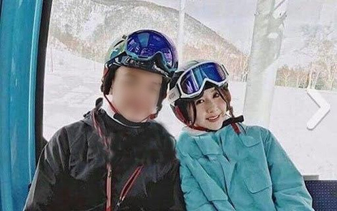 Giữa lúc dân mạng đang xôn xao về mối quan hệ chị em của họ thì trong cộng đồng bất ngờ rộ lên thông tin công tử đang bị đồn hẹn hò Chi Pu là tình cũ của Quỳnh Anh Shyn?