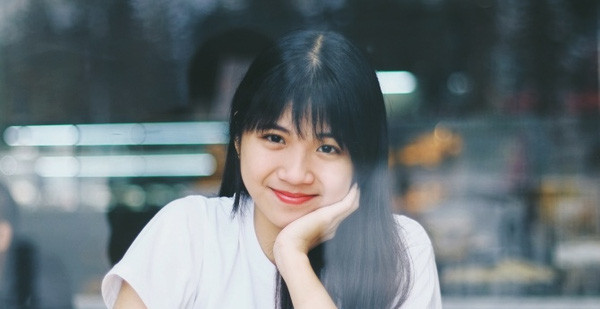 Nhờ ngoại hình xinh xắn, thành tích học tập tốt nên Lan Thy được cộng đồng mạng gọi là " hot girl ống nghiệm".