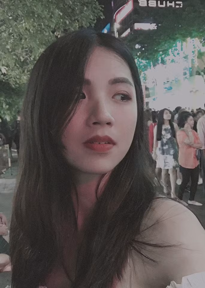 Khác hẳn với cô bé ngày xưa với vẻ bề ngoài ngây thơ, xinh xắn, Lan Thy sau 4 năm du học tại Nhật sở hữu nhan sắc sắc sảo hơn, quyến rũ hơn và trưởng thành hơn rất nhiều.