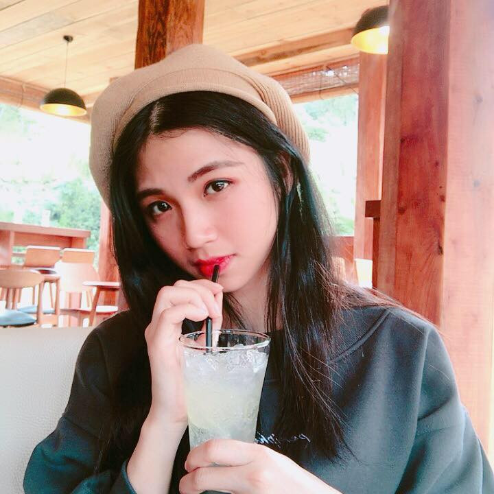 Ngay sau đó, những thị phi khác về Lan Thy trong khi vẫn còn là nữ sinh cấp 3 cũng trở thành đề tài gây xôn xao cộng đồng mạng trong suốt nhiều năm qua. Mời quý độc giả đón xem thêm video Cô gái đầu tiên ra đời nhờ thụ tinh ống nghiệm - Nguồn: KÊNH VTC1