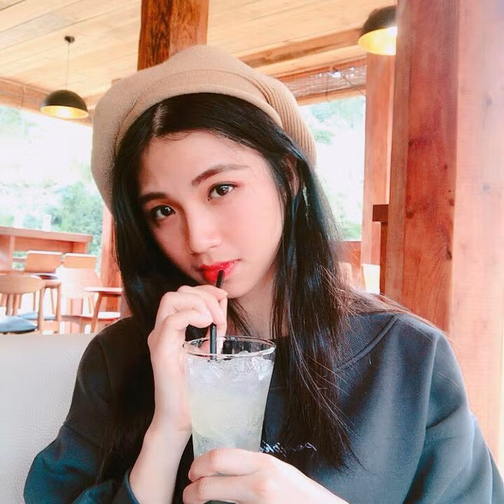 Ngay sau đó, những thị phi khác về Lan Thy trong khi vẫn còn là nữ sinh cấp 3 cũng trở thành đề tài gây xôn xao cộng đồng mạng trong suốt nhiều năm qua. Mời quý độc giả đón xem thêm video Cô gái đầu tiên ra đời nhờ thụ tinh ống nghiệm - Nguồn: KÊNH VTC1