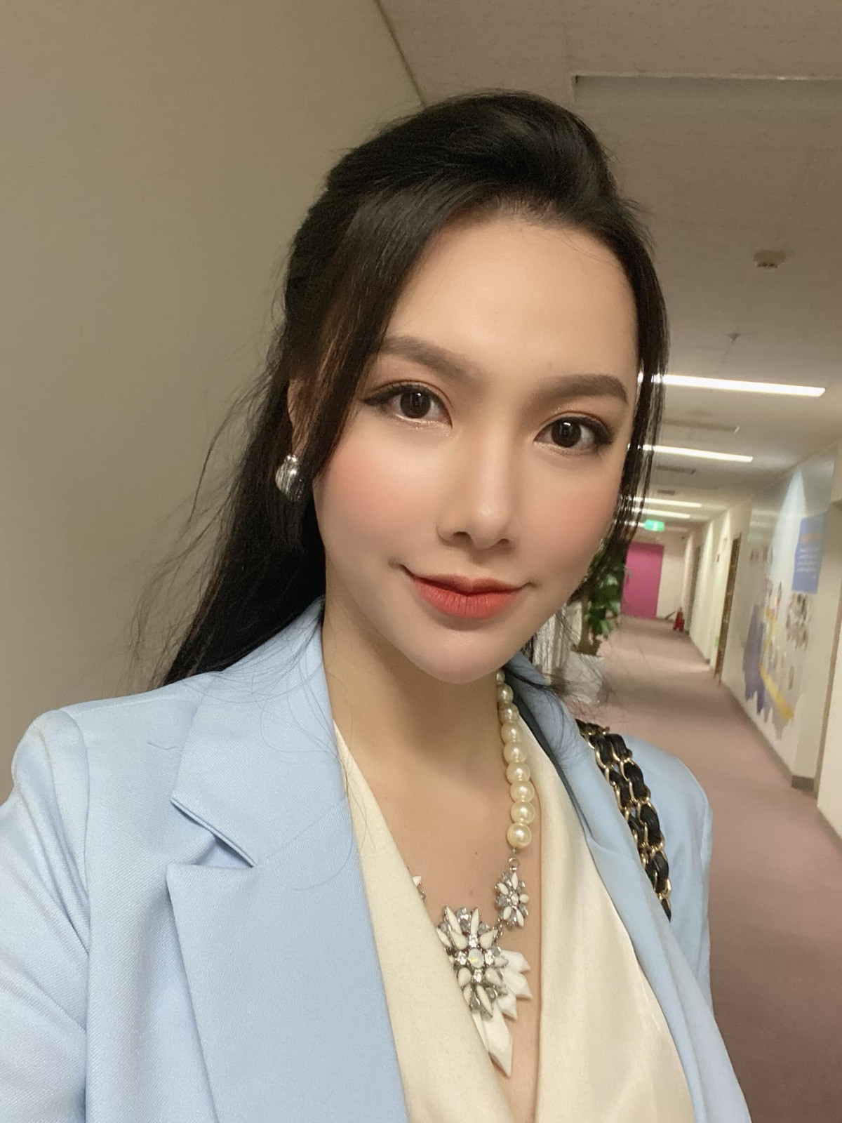 Thậm chí, trên mạng xã hội còn xuất hiện nhiều khoảnh khắc Minh Hà và Chí Nhân tình tứ trên phố.