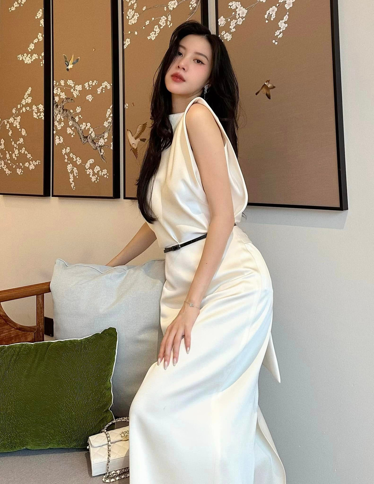 Đến năm 2017, Vũ Ngọc Châm tiếp tục “hâm nóng” tên tuổi khi tham gia The Look Việt Nam 2017. Sở hữu ngoại hình ưa nhìn và khả năng ngoại ngữ tốt, cô nàng trở thành quán quân của chương trình mùa này.