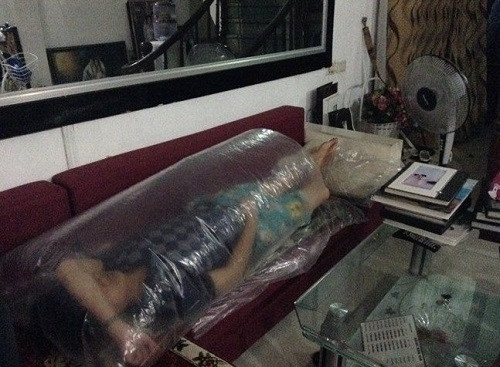 Trăm cách tránh nắng, giảm nóng cũng được dân mạng đề xuất để cùng nhau vượt qua mùa hè.