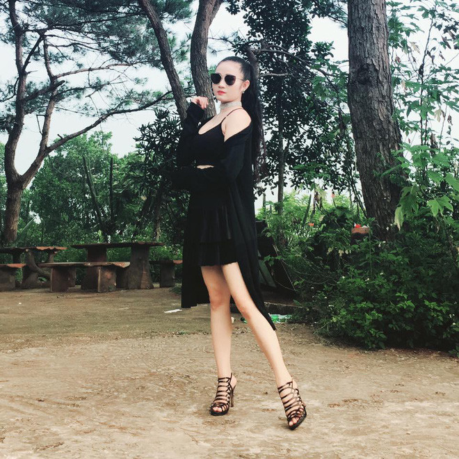 Ngọc Quyên được lòng công chúng khi sánh vai bên Tiến Linh bởi phong cách dịu dàng, nữ tính, không ồn ào thị phi và khéo léo trong cách thể hiện tình cảm với bạn trai.