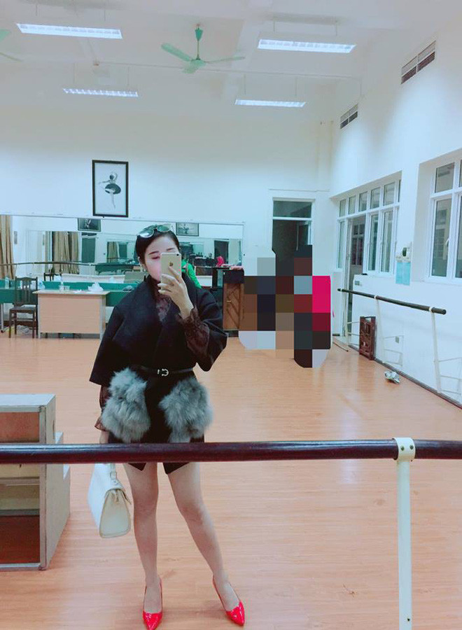 Không giống các bạn gái cầu thủ khác ở lại Hà Nội lập nghiệp, Ngọc Quyên trở lại quê nhà là TP. Vinh, bắt đầu nghề dạy múa.