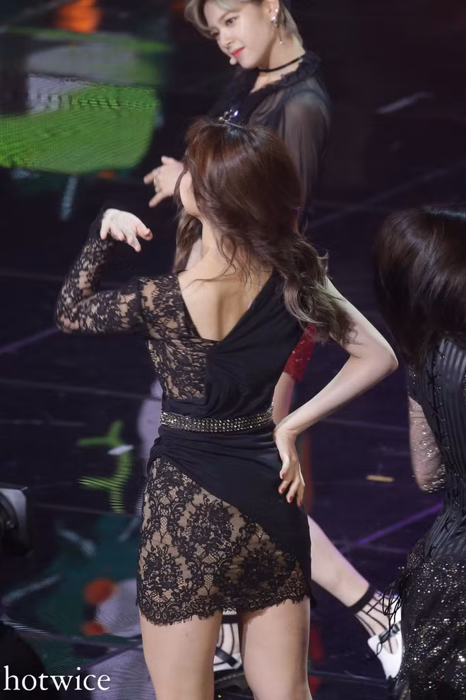 Sau hơn 4 năm ra mắt, Tzuyu đã xuất sắc vượt qua hàng loạt mỹ nhân đình đám quốc tế để chễm chệ trên ngôi quán quân của top 100 gương mặt đẹp nhất thế giới 2019 do TC Candler bình chọn.