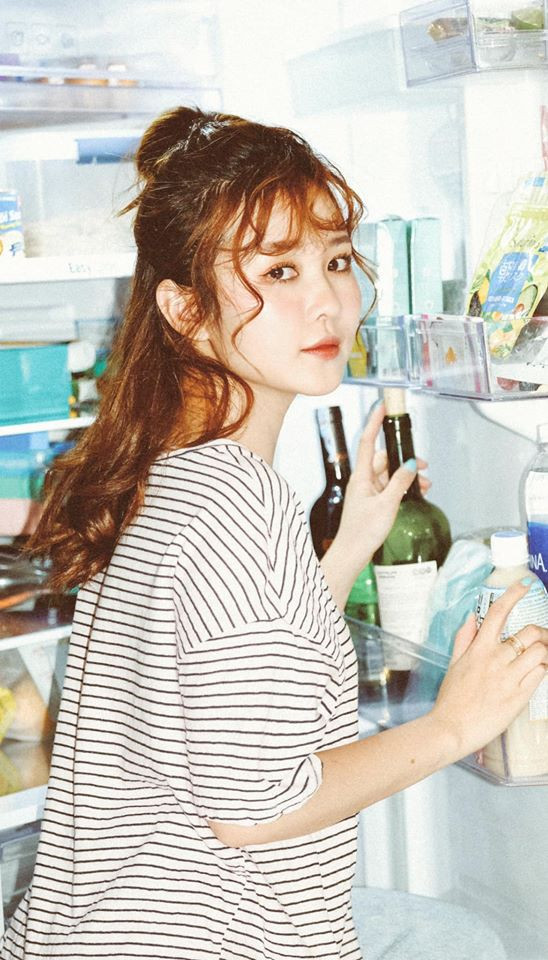 Ribi Sachi tên thật là Nguyễn Thị Thủy, sinh năm 1990, quê Gia Lai. Cô còn được biết đến với biệt danh là "hot girl cơm nguội" trong nhóm hài FAPtv.