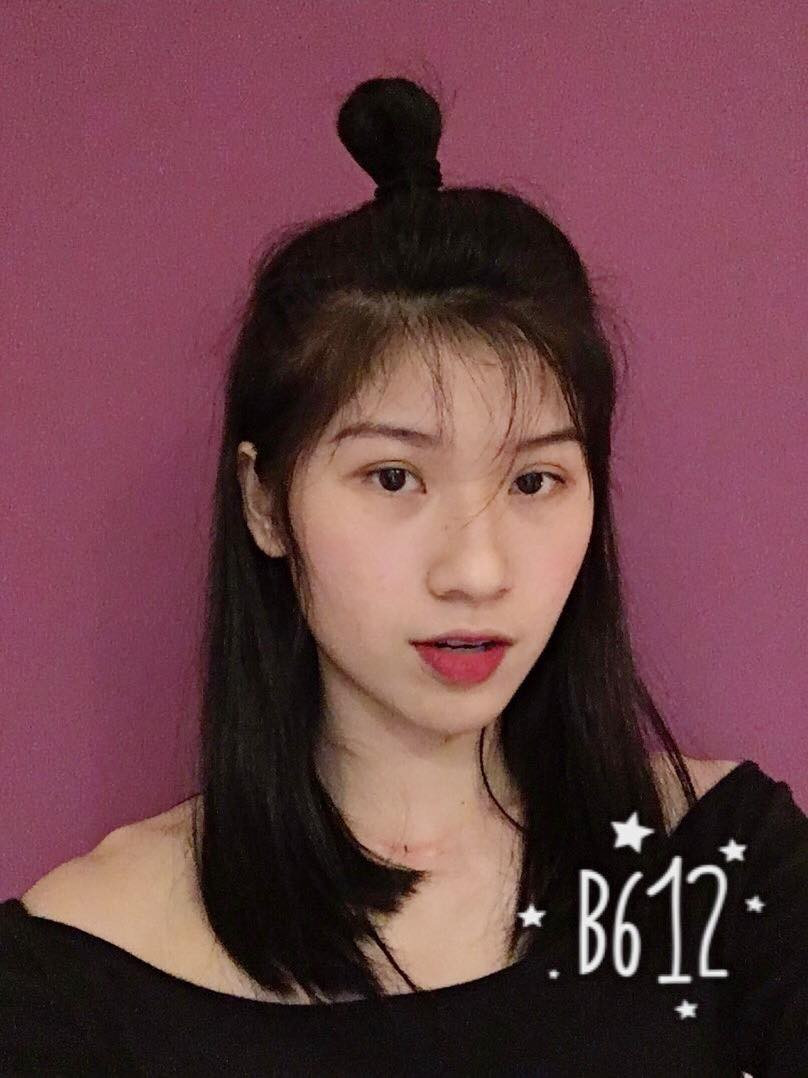 Trên mạng xã hội, Trang Cẩm Lành cũng thường xuyên đăng tải những hình ảnh dịu dàng, nữ tính nhận được sự quan tâm của cộng đồng mạng.