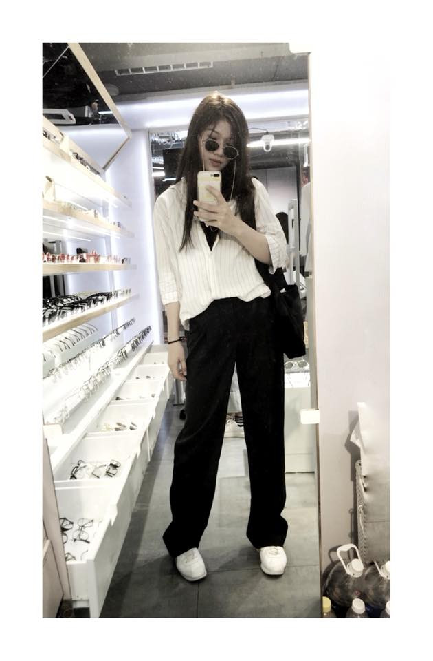 Năm 2009, cô gái nhỏ quê Đồng Tháp được các thầy ở trung tâm huấn luyện Karatedo tuyển thẳng mà không cần qua bất kỳ bài thi tố chất nào bởi cô nhanh nhẹn, cao ráo và dáng người thon gọn.