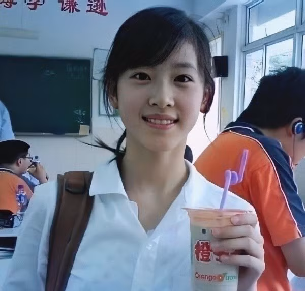 Theo tờ tạp chí New Fortune của Trung Quốc đưa tin, trong danh sách "500 người giàu nhất Trung Quốc" được công bố vào tháng 5 vừa qua, vợ chồng "hot girl trà sữa" Chương Trạch Thiên và Lưu Cường Đông đứng ở vị trí thứ 31 với khối tài sản ước lượng là 58,42 tỷ NDT (tương đương gần 194 nghìn tỷ đồng).