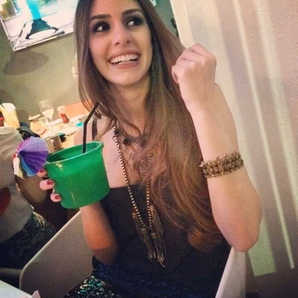 Khi được báo giới đặt câu hỏi về mối quan hệ của mình với Neymar, Camila trả lời rằng cô với Neymar hoàn toàn không liên quan đến nhau. Ở phía còn lại, ngôi sao của Barcelona cũng tỏ ra khá ngạc nhiên với câu hỏi tương tự.