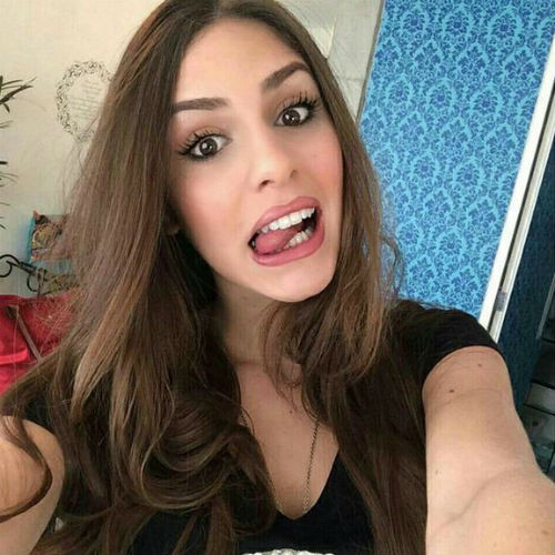 Camila Karam, người được báo chí cho là người tình bí mật của Neymar, hiện là sinh viên của một trường đại học Y tại Brazil.