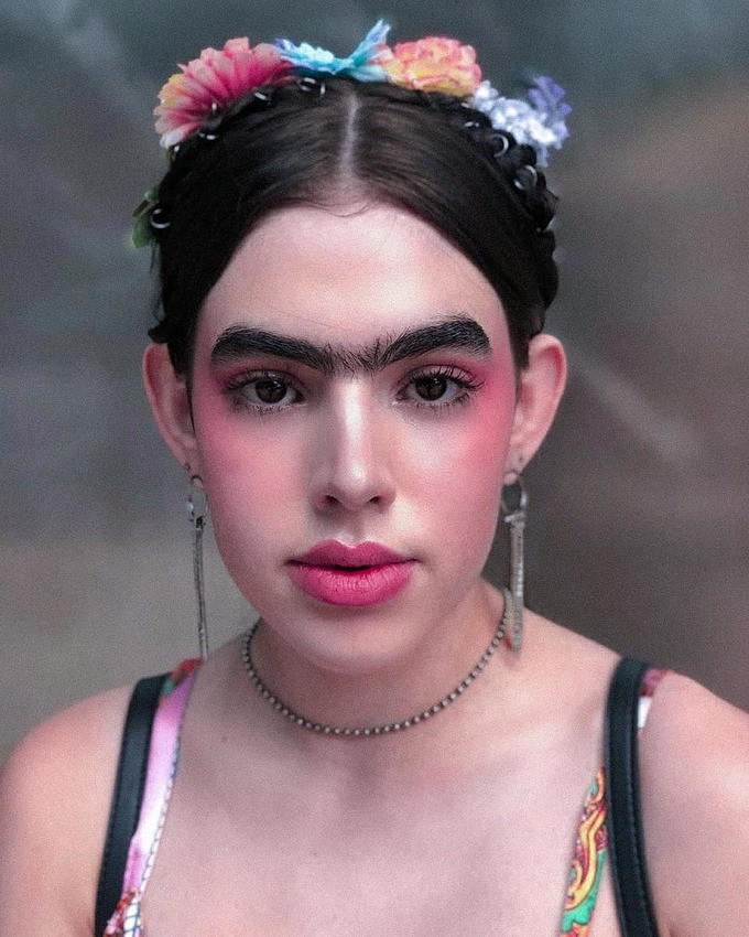 Tuy nhiên, trào lưu kỳ quặc này chỉ phù hợp với khuôn mặt của phụ nữ Châu Âu nên rất ít cô gái ở Châu Á có thể "đu trend".