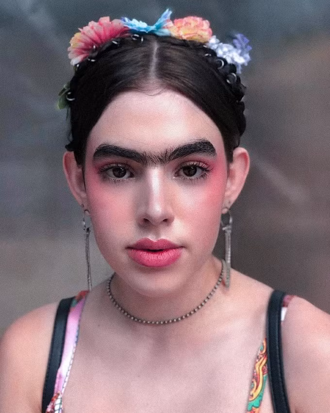 Tuy nhiên, trào lưu kỳ quặc này chỉ phù hợp với khuôn mặt của phụ nữ Châu Âu nên rất ít cô gái ở Châu Á có thể "đu trend".