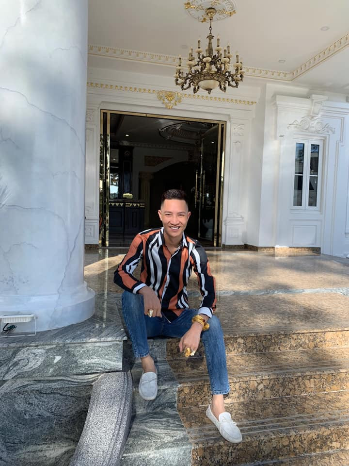 "Cuối cùng cũng bị bắt, làm hại xã hội bao lâu", "Sống không ra gì còn rao giảng đạo đức, lần này nhớ bỏ đi mà làm người" là những bình luận của dân mạng sau khi Huấn Hoa Hồng bị bắt vì ma túy.