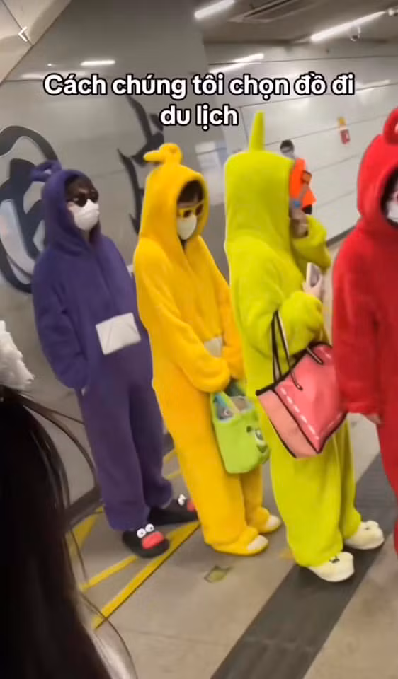 Mặc thế này ra đường thì không cần làm gì ai cũng nhìn.