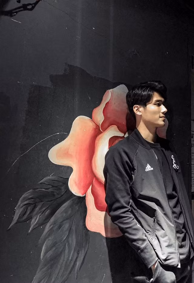 Trần Đình Hiếu cũng cho rằng chỉ cần bạn tin vào bản thân mình, hãy sống chứ không phải là tồn tại.