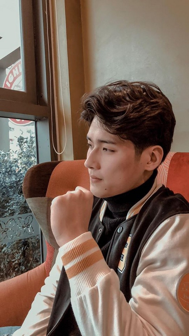 Sống mũi cao, đôi mắt hí một mí của hot boy bóng chuyền - Trần Đình Hiếu thu hút mọi cô gái.