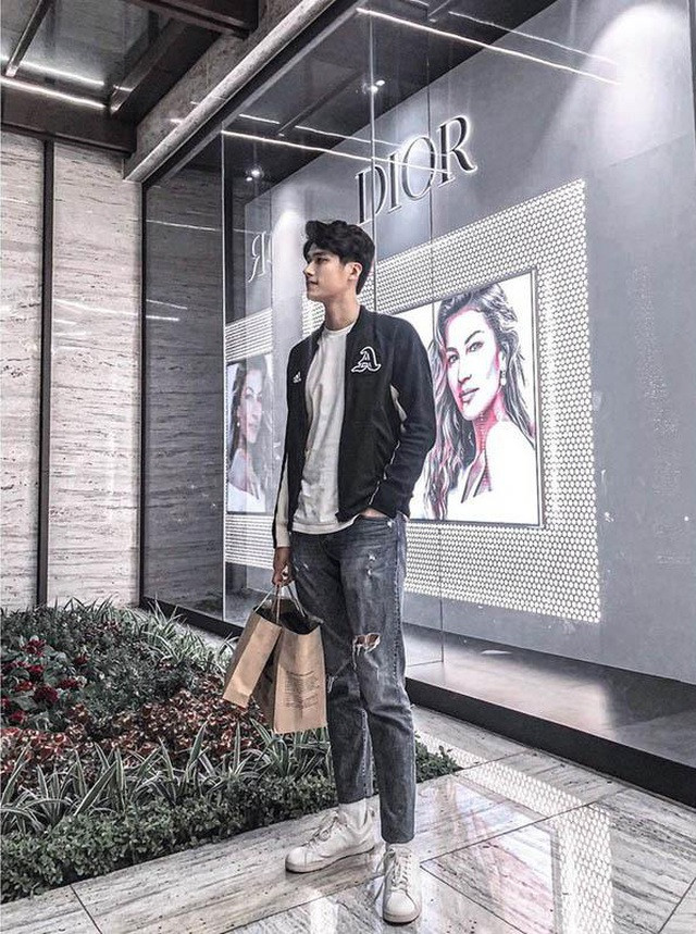 Hot boy bóng chuyền đẹp như sao Hàn khiến dân tình "hỗn loạn" là ai? Hot boy bong chuyen dep nhu sao Han khien dan tinh