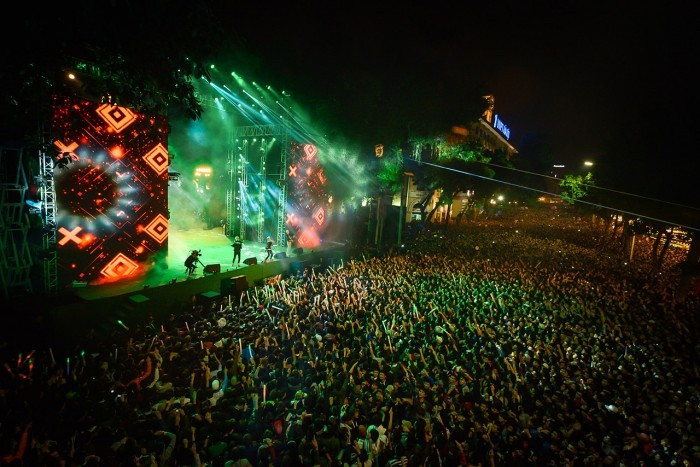 Vậy là một năm lại sắp qua, người dân ở khắp nơi trên thế giới đều đang háo hức chờ đón năm mới 2020. Tại Việt Nam, nhiều lễ hội countdown party sẽ được tổ chức để chào đón năm mới và tạm biệt năm cũ.