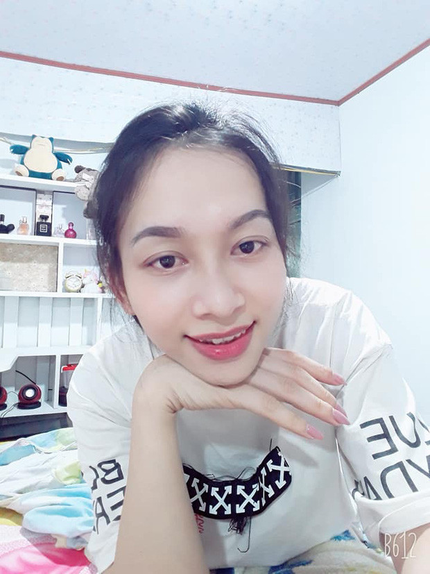 Khi lên sóng, Hà An được make up khá già, làn da ngăm đen, mặt nhợt nhạt thiếu sức sống.