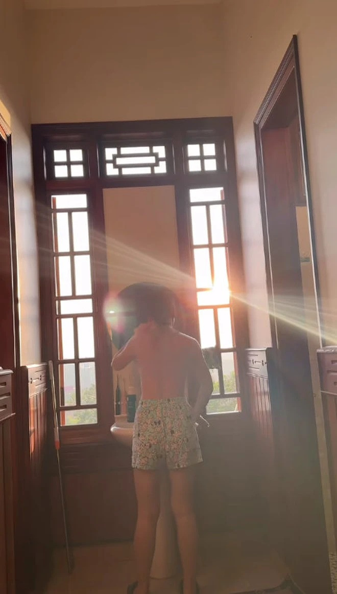 Hóa ra là vì bộ phận kiểm duyệt nội dung của TikTok nhầm lẫn chiếc áo bra thể thao màu hồng của cô thành màu nude lúc cô đứng ngược nắng, "vu oan" nữ TikToker khỏa thân và xử lý theo đúng quy chuẩn cộng đồng.