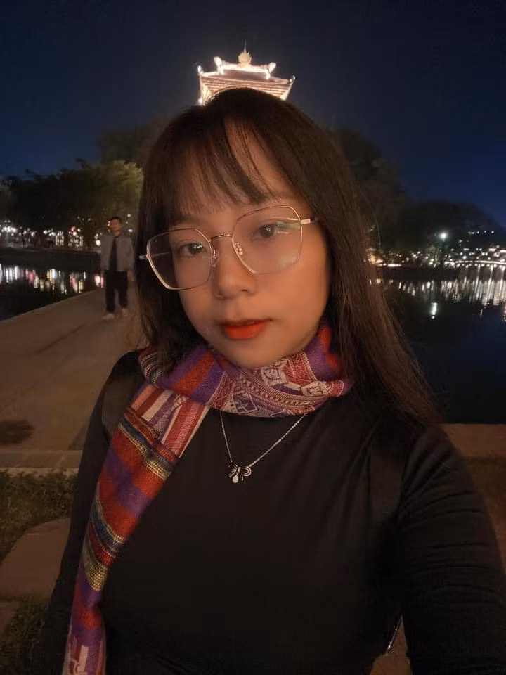 Cô bạn Việt Nam này cũng đu trend với góc chụp ấn tượng.