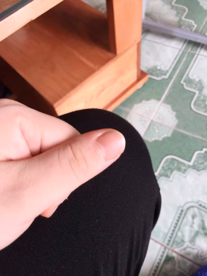 An toàn nhất vẫn là để móng trơn. Dù không được đẹp nhưng cũng không đến nỗi mất tiền còn mang bực vào người.