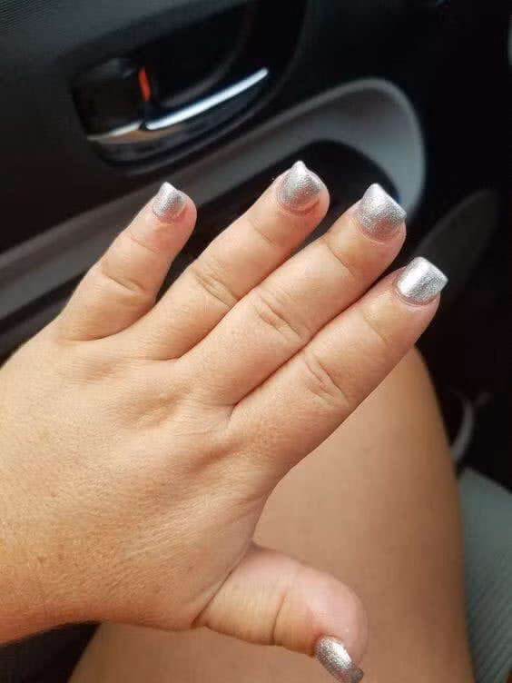 Đôi bàn tay không khác gì...móng giò khiến cộng đồng mạng cười ngất khi chủ nhân khoe bộ móng mới làm để đón Tết.