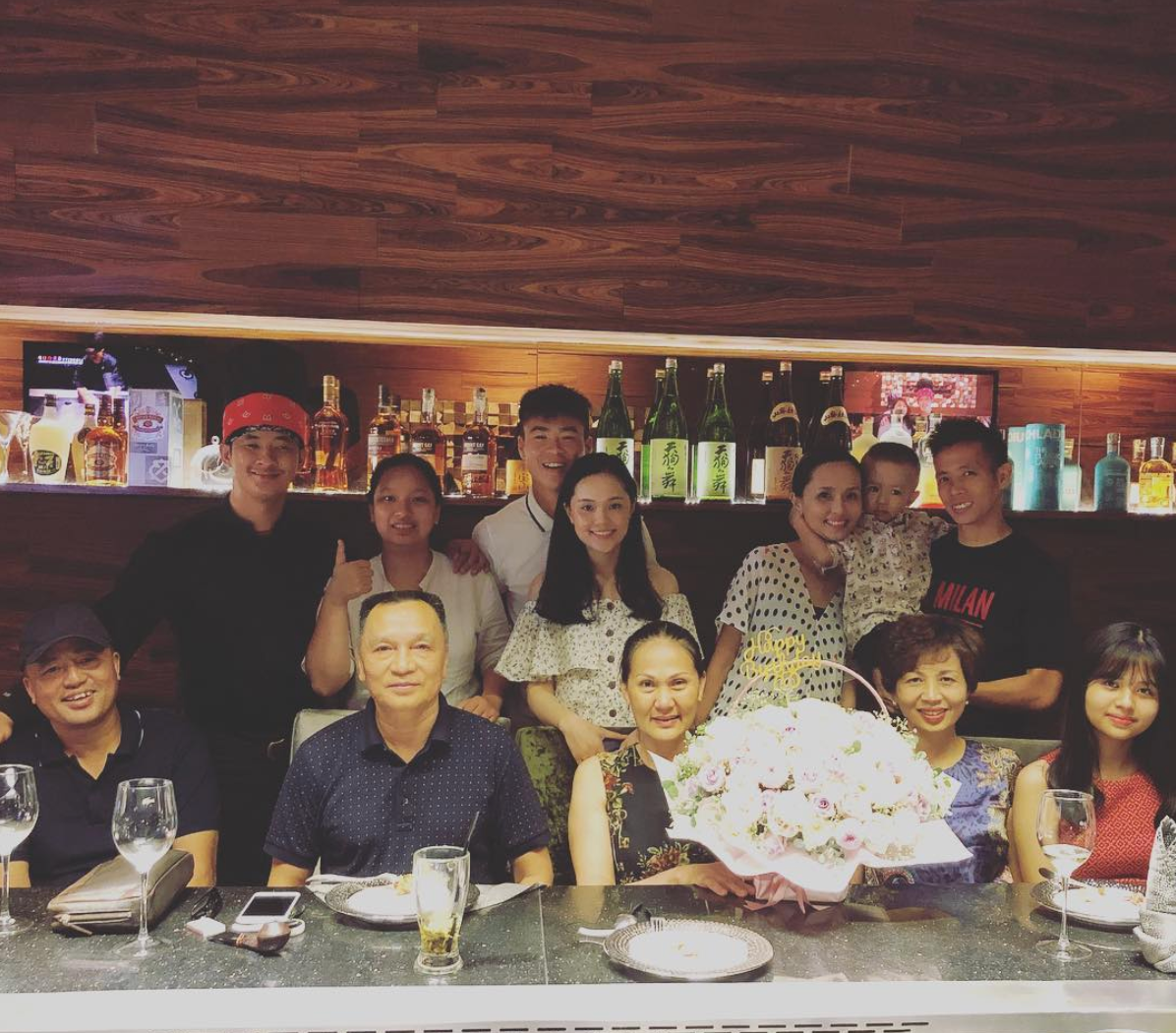 Trên trang cá nhân, Quỳnh Anh nhiều lần khoe mẹ, cho biết mẹ cô là một người cực kỳ tuyệt vời.