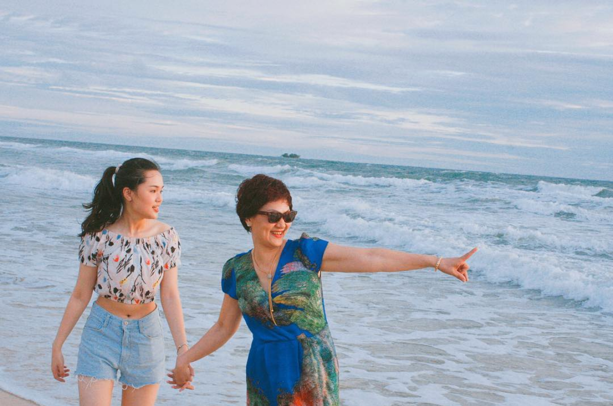 Có mẹ vừa đẹp, tâm lý lại chu đáo, Quỳnh Anh thật may mắn khi được cả gia đình bao bọc.