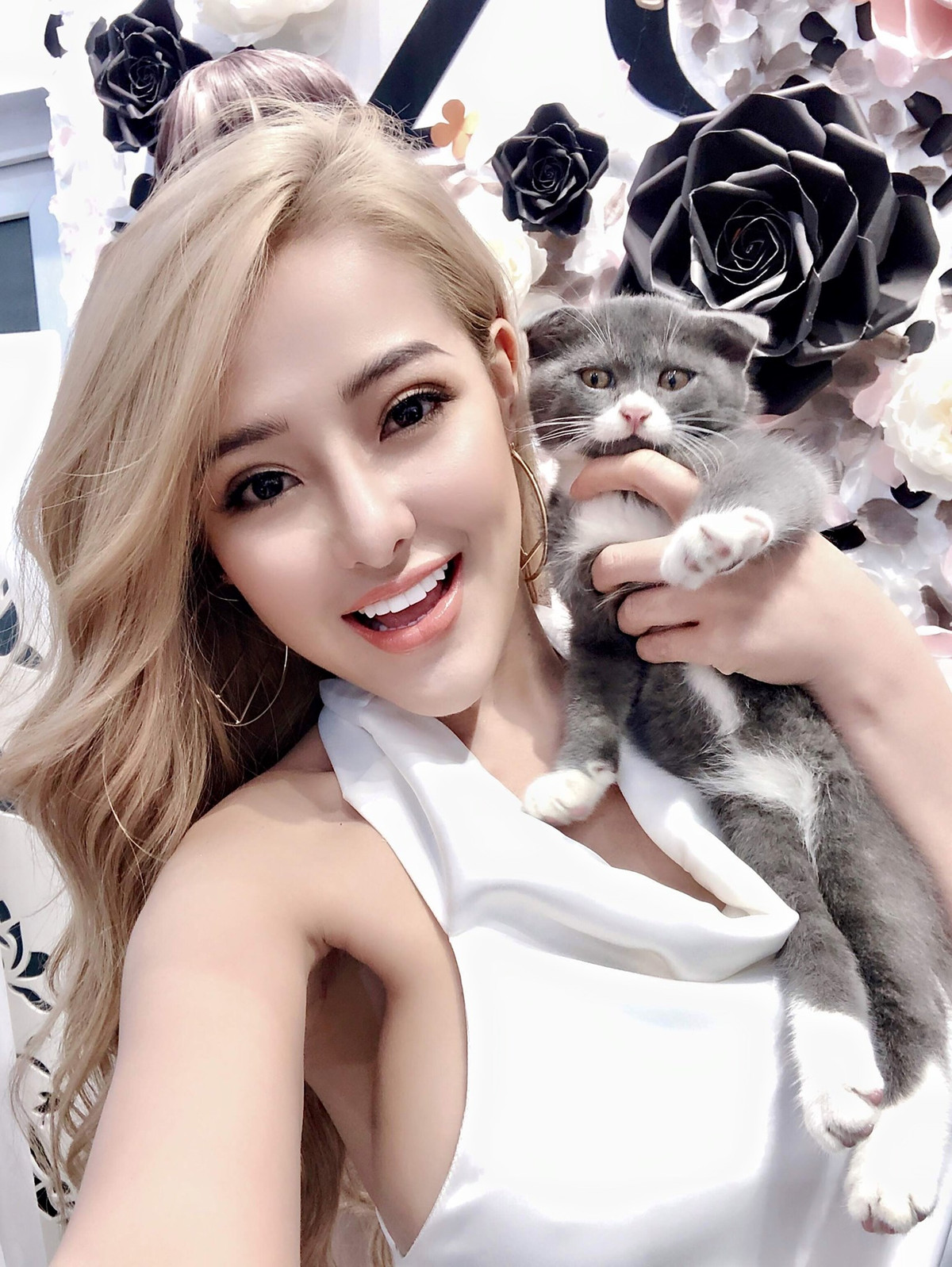 Ngân 98 và Lương Bằng Quang thậm chí còn bị gọi là "Cặp đôi thảm hoạ" khi liên tục có phát ngôn, hành động lố bịch.