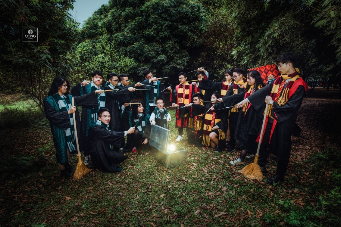 Hay bộ ảnh kỷ yếu Harry Porter cũng được dân tình quan tâm và gây sốt trên mạng thời gian qua.