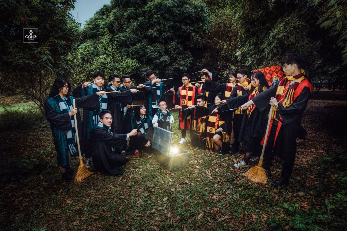 Hay bộ ảnh kỷ yếu Harry Porter cũng được dân tình quan tâm và gây sốt trên mạng thời gian qua.