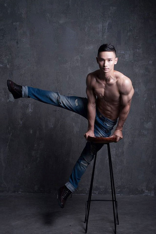 Cái tên Đinh Phương Thành thực sự toả sáng cùng thể dục dụng cụ Việt Nam vào năm 2015 khi anh giành 4 huy chương vàng toàn năng đồng đội, xà kép, xà đơn và toàn năng cá nhân tại SEA Games.