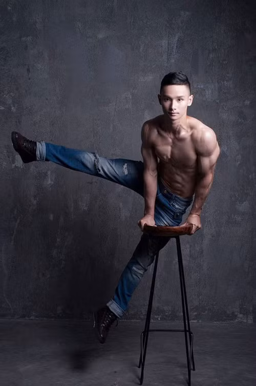 Cái tên Đinh Phương Thành thực sự toả sáng cùng thể dục dụng cụ Việt Nam vào năm 2015 khi anh giành 4 huy chương vàng toàn năng đồng đội, xà kép, xà đơn và toàn năng cá nhân tại SEA Games.