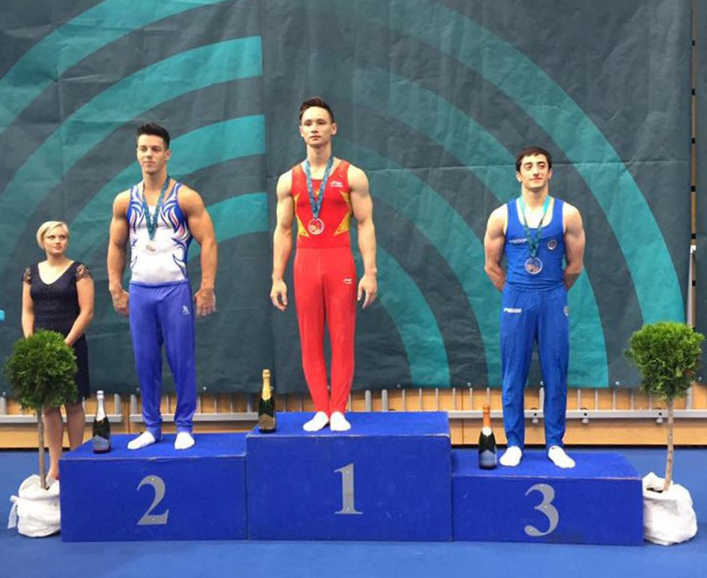 Mới đây, nhiều diễn đàn lớn trên mạng xã hội cùng chia sẻ bộ ảnh của vận động viên thể dục dụng cụ cực kỳ điển trai. 