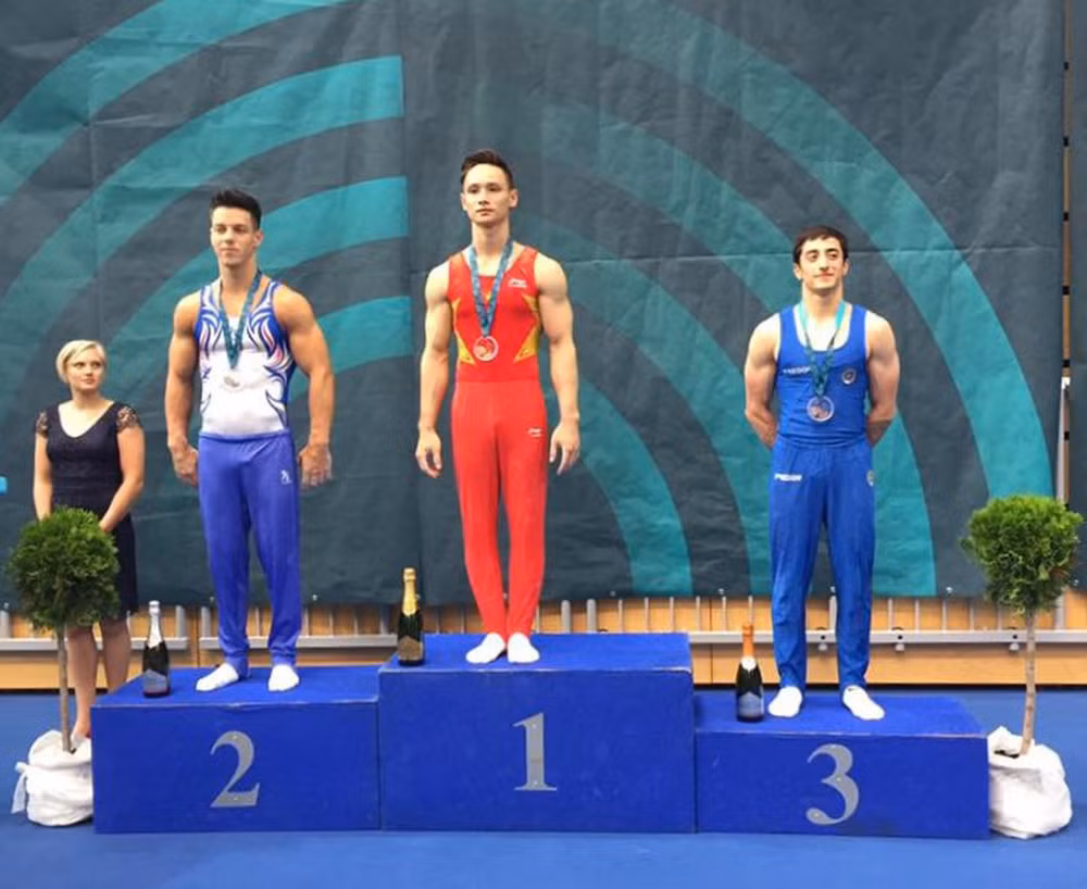 Mới đây, nhiều diễn đàn lớn trên mạng xã hội cùng chia sẻ bộ ảnh của vận động viên thể dục dụng cụ cực kỳ điển trai. 