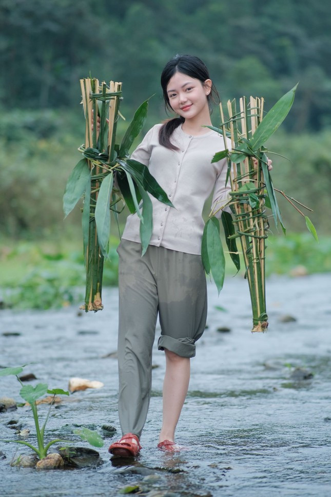 Mới đây, trên trang cá nhân, Lâm Anh vừa thông báo không còn đồng hành cùng kênh Thôn Nữ official nữa khiến nhiều người không khỏi tiếc nuối.