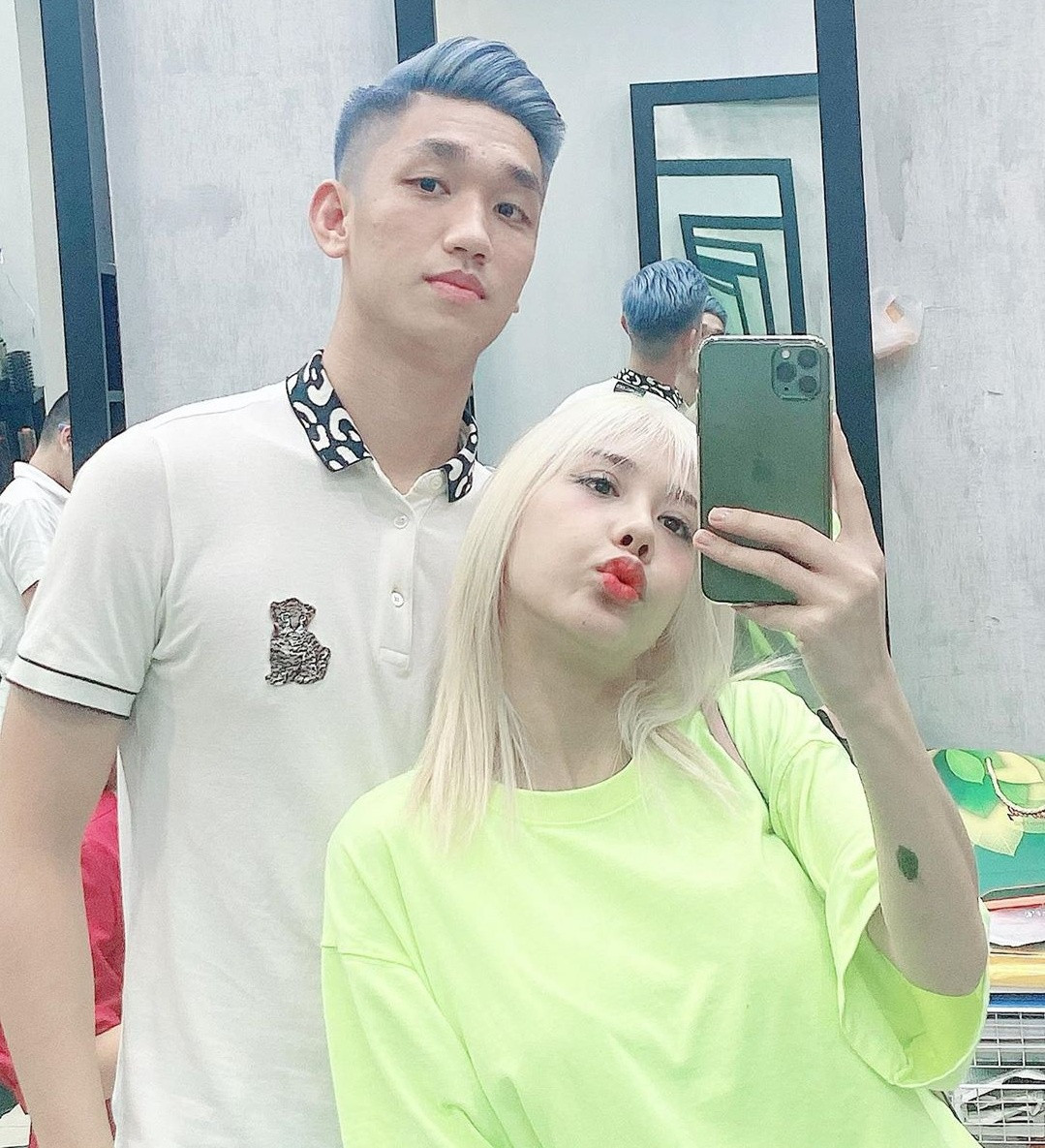 Từ xám khỏi, vàng bạch kim hay xanh khói đều được Trọng Đại thử qua. Đúng là "dân chơi" của tuyển U23 Việt Nam.