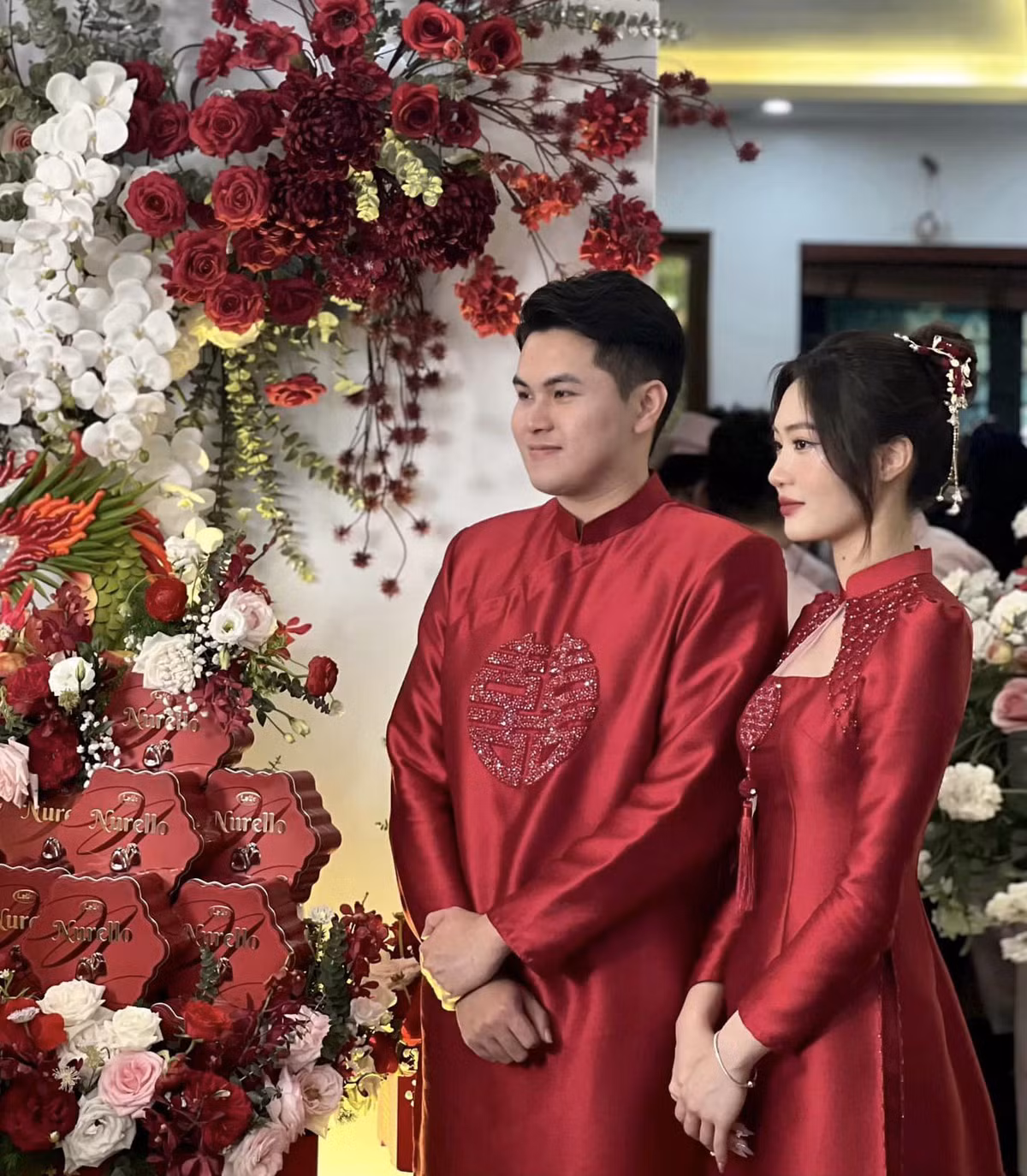 Vương Anh sở hữu khuôn mặt ưa nhìn, hình thể đẹp, cao ráo. Anh có niềm đam mê với thể thao, đặc biệt là bộ môn bóng chuyền. Có lẽ cũng vì vậy mà anh nên duyên với cô nàng vận động viên xinh đẹp, tài năng của thể thao Việt Nam.