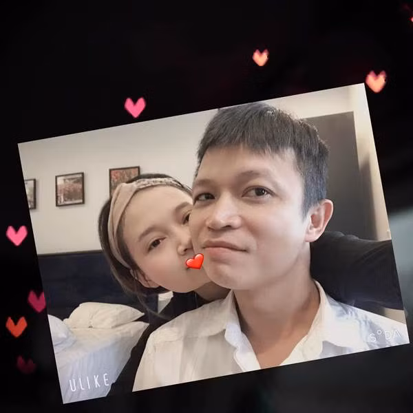 Có tình yêu quá ngọt ngào với bạn trai hơn tuổi nên cô nàng hy vọng chuyện tình sẽ mãi mãi như những ngày đầu, không mong bất kỳ điều gì hơn thế.