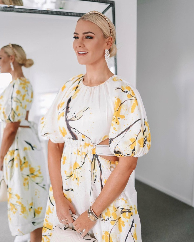 "Tôi ăn uống lành mạnh và thích thú xem bản thân mạnh mẽ thế nào qua mỗi ngày. Tôi luôn cảm thấy xinh đẹp và cảm thấy như mình sống một cuộc đời khác", cô chia sẻ.